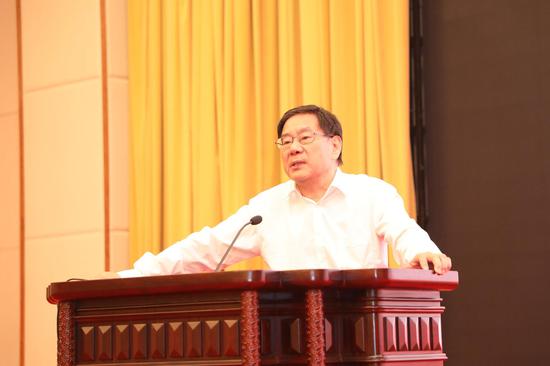 浙江省人民政府参事室参事、浙江省中特中心顾问、浙江省委宣传部原常务副部长胡坚