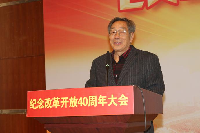 退休教师代表周宏老师