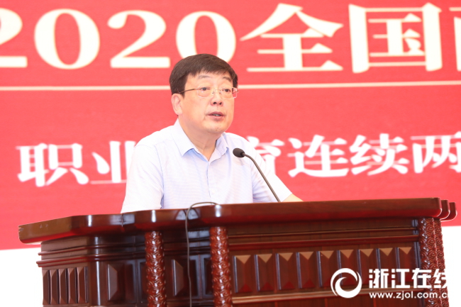 谢俐主旨报告.JPG