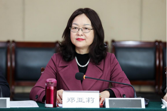 校长郑亚莉主持签约仪式